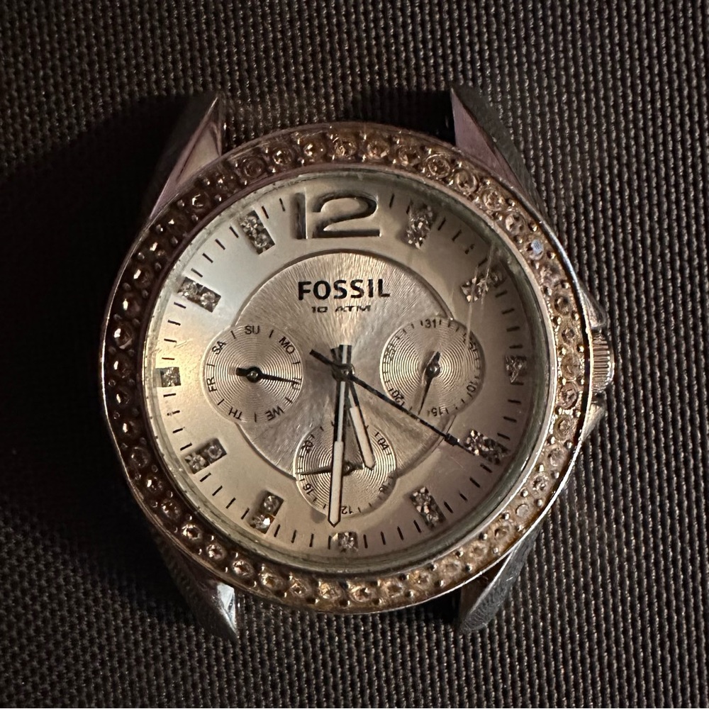 Fossil Watch With Bands - image 1